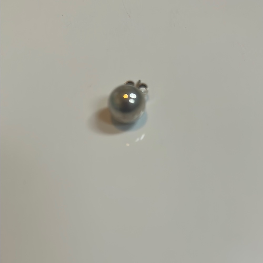Tiffany & Co. Silver Pearl Earring